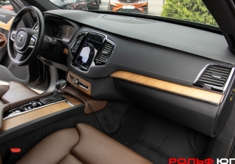 Подержанный автомобиль Volvo XC90 2021 года (7 фото)