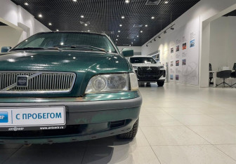 Подержанный автомобиль Volvo S40 1999 года (9 фото)