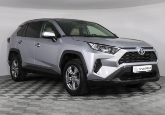 Подержанный автомобиль Toyota RAV4 2022 года (3 фото)