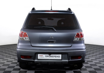 Подержанный автомобиль Mitsubishi Outlander 2005 года (6 фото)