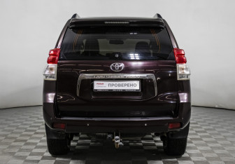 Подержанный автомобиль Toyota Land Cruiser Prado 2010 года (6 фото)