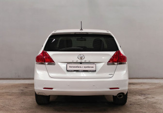 Подержанный автомобиль Toyota Venza 2010 года (6 фото)