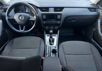 Подержанный автомобиль Skoda Octavia Liftback 2016 года (11 фото)