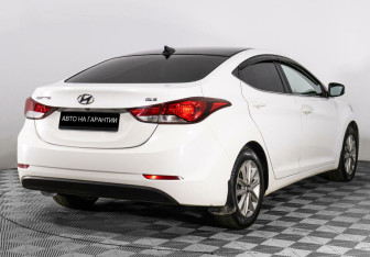 Подержанный автомобиль Hyundai Elantra Sedan 2015 года (3 фото)