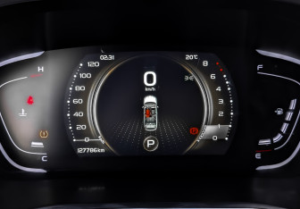 Подержанный автомобиль Geely Coolray 2023 года (16 фото)