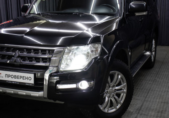 Подержанный автомобиль Mitsubishi Pajero 2018 года (20 фото)