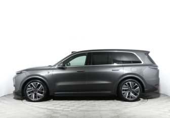 Подержанный автомобиль LiXiang L9 2024 года (8 фото)