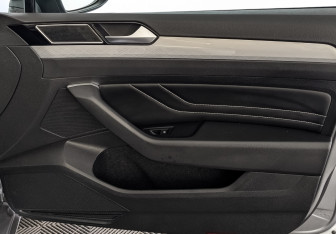 Подержанный автомобиль Volkswagen Passat Sedan 2021 года (25 фото)