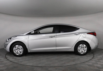 Подержанный автомобиль Hyundai Elantra Sedan 2015 года (8 фото)