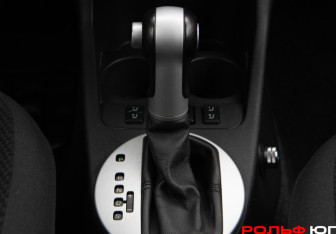 Подержанный автомобиль Skoda Fabia Hatchback 2008 года (17 фото)