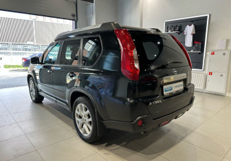 Подержанный автомобиль Nissan X-Trail 2013 года (6 фото)