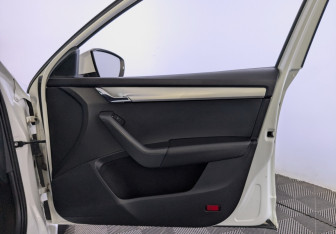 Подержанный автомобиль Skoda Octavia Liftback 2019 года (24 фото)
