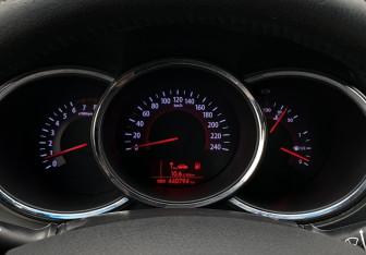 Подержанный автомобиль Kia Sorento 2011 года (22 фото)