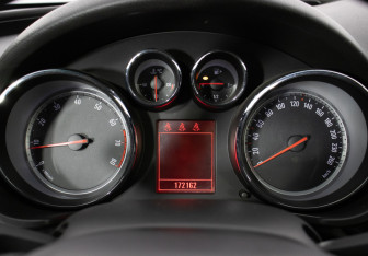 Подержанный автомобиль Opel Insignia Liftback 2011 года (12 фото)