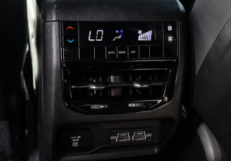 Подержанный автомобиль Jeep Grand Cherokee 2021 года (11 фото)
