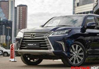 Подержанный автомобиль Lexus LX 2017 года (17 фото)