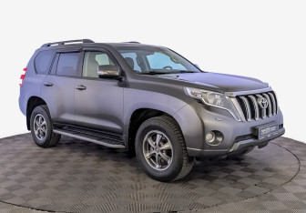 Подержанный автомобиль Toyota Land Cruiser Prado 2015 года (3 фото)