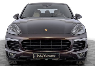 Подержанный автомобиль Porsche Cayenne 2017 года (2 фото)