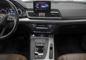 Подержанный автомобиль Audi Q5 2017 года (20 фото)