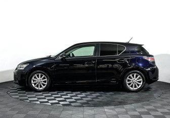 Подержанный автомобиль Lexus CT 2011 года (8 фото)