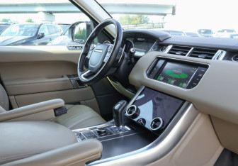 Подержанный автомобиль Land Rover Range Rover Sport 2015 года (9 фото)