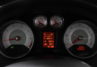 Подержанный автомобиль Peugeot 308 Hatchback 2012 года (7 фото)