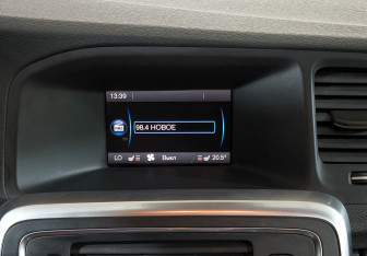 Подержанный автомобиль Volvo S60 2011 года (17 фото)