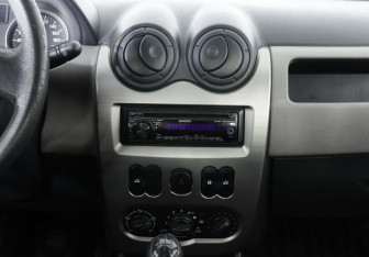 Подержанный автомобиль Renault Sandero 2012 года (8 фото)