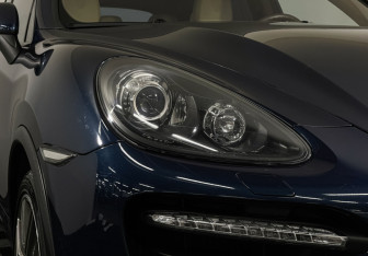 Подержанный автомобиль Porsche Cayenne 2012 года (29 фото)