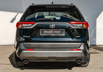 Подержанный автомобиль Toyota RAV4 2021 года (6 фото)