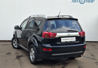 Подержанный автомобиль Peugeot 4007 2011 года (7 фото)