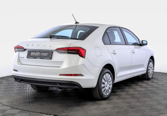 Подержанный автомобиль Skoda Rapid Liftback 2021 года (5 фото)