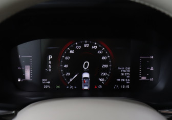 Подержанный автомобиль Volvo XC60 2018 года (11 фото)