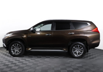Подержанный автомобиль Mitsubishi Pajero Sport 2018 года (8 фото)