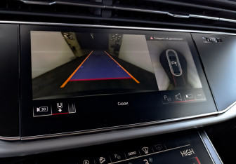 Подержанный автомобиль Audi Q8 2023 года (29 фото)