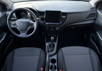 Подержанный автомобиль Hyundai Solaris Sedan 2021 года (10 фото)