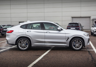Подержанный автомобиль BMW X4 2020 года (5 фото)