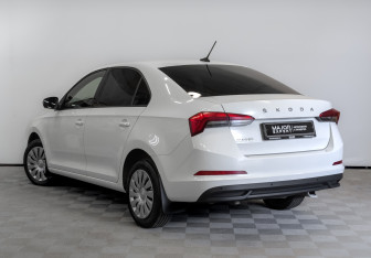 Подержанный автомобиль Skoda Rapid Liftback 2021 года (7 фото)