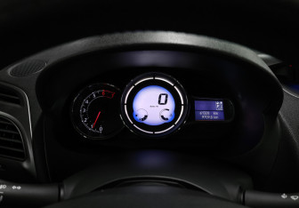 Подержанный автомобиль Renault Fluence 2014 года (12 фото)