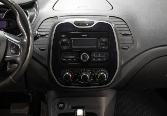 Подержанный автомобиль Renault Kaptur 2019 года (15 фото)