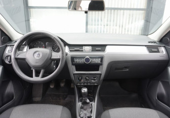 Подержанный автомобиль Skoda Rapid Liftback 2016 года (12 фото)