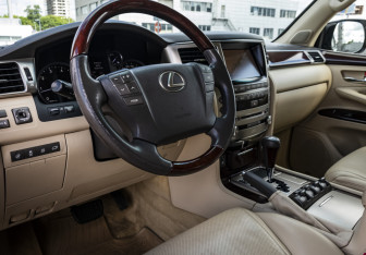 Подержанный автомобиль Lexus LX 2012 года (9 фото)