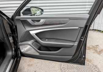 Подержанный автомобиль Audi A6 Sedan 2023 года (24 фото)