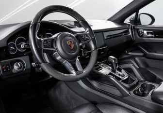 Подержанный автомобиль Porsche Cayenne 2020 года (14 фото)