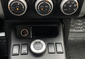 Подержанный автомобиль Nissan X-Trail 2014 года (13 фото)