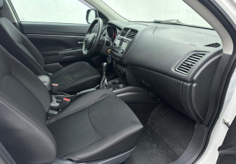 Подержанный автомобиль Mitsubishi ASX 2014 года (13 фото)