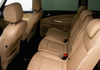 Подержанный автомобиль Ford Galaxy 2011 года (10 фото)