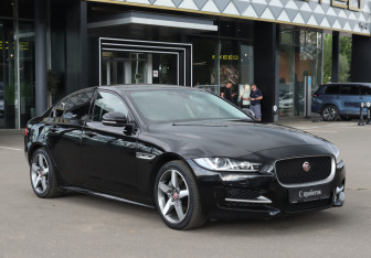 Подержанный автомобиль Jaguar XE 2018 года (3 фото)