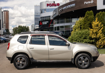 Подержанный автомобиль Renault Duster 2012 года (3 фото)