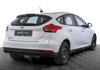 Подержанный автомобиль Ford Focus Hatchback 2018 года (5 фото)